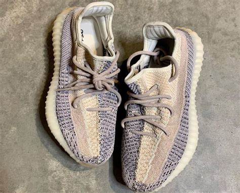 After a busy 2020, the silhouette looks to make its first perhaps a regional release pack, the upcoming trio will include an ash blue, ash stone, and an ash pearl iteration. Que vaut la Adidas Yeezy Boost 350 V2 'Ash Pearl' (GY7658)