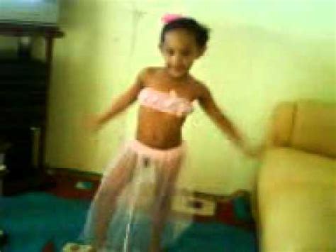Menina de 12 anos metendo. Raíssa 3 anos dançando - YouTube