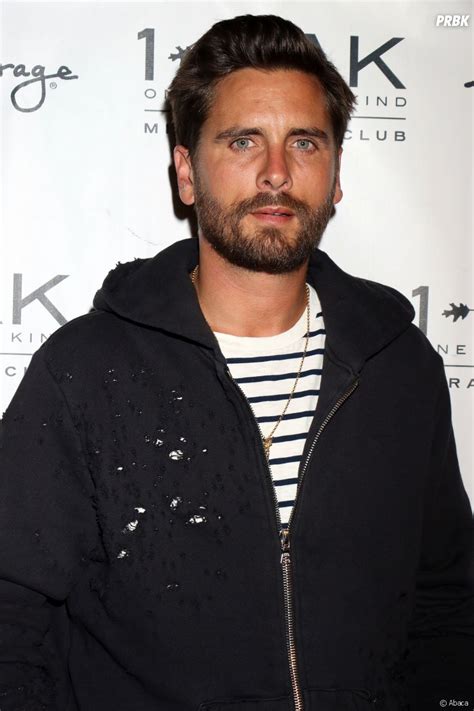 Scott and bella were spotted together after an alleged dinner date on thursday, october 1 in malibu, california. Scott Disick : fini Bella Thorne, il serait en couple avec ...