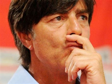 „er hat den jungen die chance gegeben, sich beim confed cup zu beweisen. Fotostrecke: Jogi Löw | Seine 10 peinlichsten Fotos | news.de