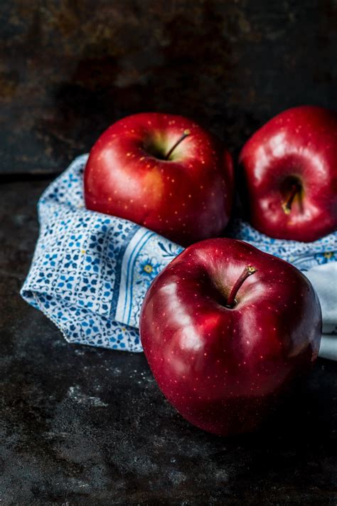 What makes still life photography successful? Red Apples photo by Roberta Sorge (@robertina) on Unsplash