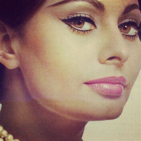 Iconic sophia loren cat eye make up look from arabesque. Sophia Loren #inspiration # makeup #70s #eyeliner #italian ...