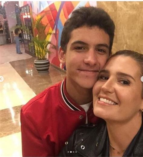 جريدة النهار الجديد هي جريدة يومية جزائرية مستقلة تصدر عن شركة الأثير للصحافة في حيدرة بالجزائر العاصمة، صدرت عام 2007. محمد هنيدي يمازح منة شلبي بعد صورتهما في كواليس "النمس والإنس"