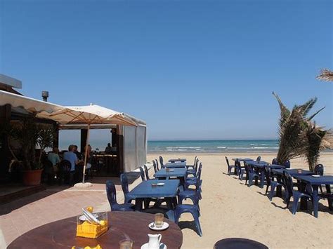 I reporter hanno raccontato a modo loro due paesi nel dopoguerra. Senigallia beach bar | Bar, Foto e All'aperto