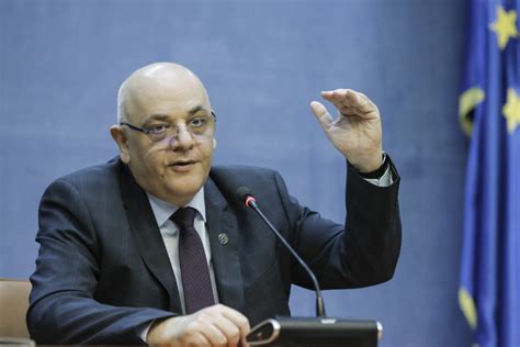 Yarbay mircea pintilie tarafından temsil edilen romanya yangınla mücadele tugayı'nın yardımıyla. Șeful serviciilor de urgență avertizează ca va creste ...