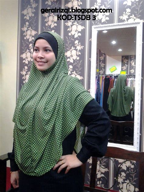 Tampil kemas dan sopan dengan fesyen tudung labuh yang kemas didatangkan dalam pelbagai pilihan warna dan rekaan. ANEKA TUDUNG LABUH: TUDUNG LABUH BERDAGU EDISI 2-ALL SOLD OUT