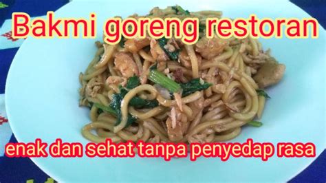 Masukkan mi ke dalamnya sembari ditaburi daun. Bakmi goreng restoran / mie enak, sehat tanpa penyedap ...