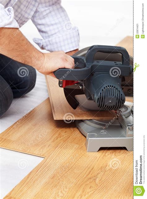 Best tools to cut laminate flooring. How To Cut Laminate Flooring Without Power Tool : How To ...