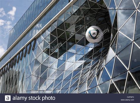 Finden sie nützliche kundenrezensionen zu einkaufscenter pep neuperlach und. Modehaus Stock Photos & Modehaus Stock Images - Alamy