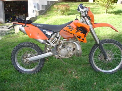 Decided on a two stroke but struggling to decide between a 200 exc, 250 exc or a 300 exc? 2004 KTM 200 EXC Photos, Informations, Articles - Bikes ...