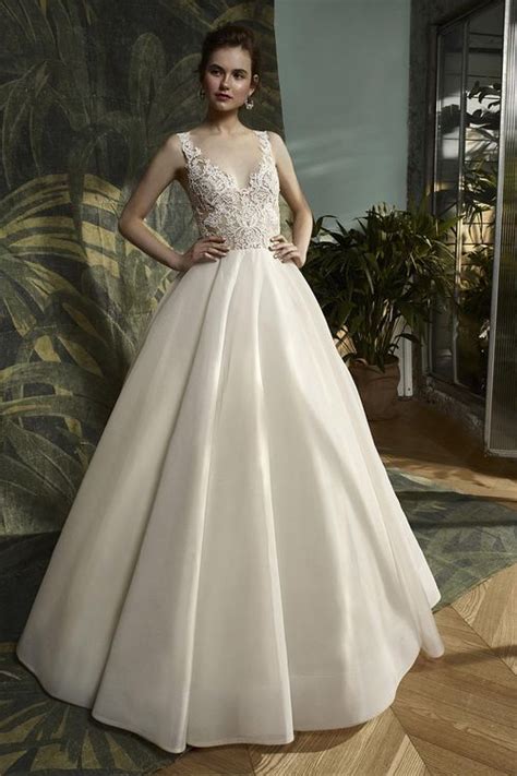 Our collection of new wedding dresses has the latest in wedding dress trends, as well as fresh takes on classics. Krystal Wedding Dress from Blue By Enzoani - hitched.co.uk
