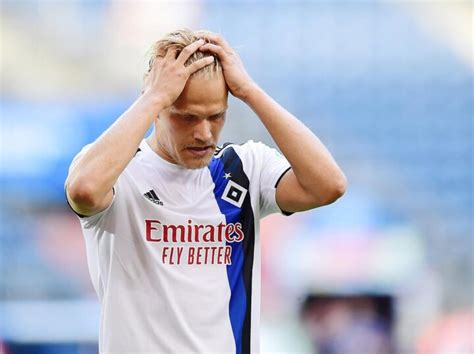 Moritz heyer (l.) und tim leibold können mit dem hsv nicht mehr. Derby-Dilemma: Kostet diese Schwäche den HSV-Aufstieg?