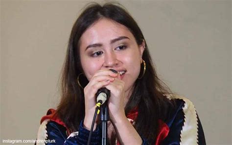 Barangkali banyak orang tak tahu bahwa sejak diciptakan lagu kebangsaan indonesia raya ternyata memiliki tiga stanza yang jarang didengar. Cicit Pencipta Lagu "Indonesia Raya" Menang Cipta Lagu ...