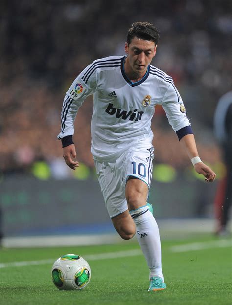 Mesut ozil's current contract keeps him at arsenal until 2021 and pays him an estimated $24 million annually. Mesut Ozil Photos Photos - Real Madrid CF v FC Barcelona ...