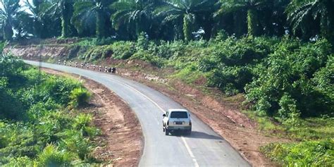 Dalam dua tahun terakhir, anggaran mengendarai motor trail sejauh 7km, keduanya menelusuri jalan trans papua mulai dari km 35. Ada Trans-Papua, Waktu Tempuh Merauke-Tanah Merah 8 Jam - Kompas.com