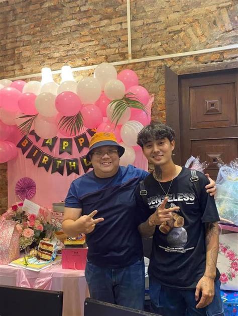 May 29, 2021 · song song đó, cindy lư cũng viết tâm thư khá dài chia sẻ về mối quan hệ với hoài lâm và khẳng định bản thân không phải là người thứ ba xen vào mối quan hệ của đạt g và du uyên. Vợ cũ Hoài Lâm - Cindy Lư vấp phải làn sóng 'tẩy chay' sau ...