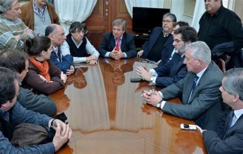 El exdirector de la biblioteca nacional, de 77 años, fue internado el último miércoles en. Buenos Aires: Diputados le prometieron a Municipales ...