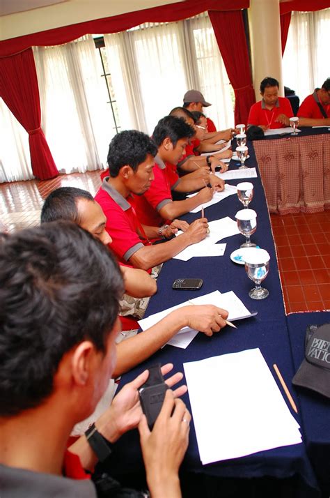 Ulasan mengenai rumah adat jawa barat mulai dari rumah parahu kamureb, capit gunting, jolopong, kasepuhan cirebon, julang ngapak, dan lainnya. Pt Usaha Aejahtera Abadi Cirebon - PT TRANSAMUDRA USAHA ...