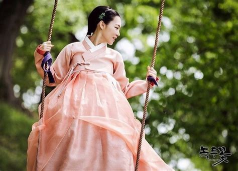 한복(韓 服)은 한민족의 전통의상을 말한다. 심플한데 너무 예쁜 녹두꽃 한예리 한복 : 네모판