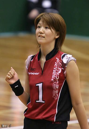 가족과 등을 지고, 여자 친구도 배신했다. 일본 여자배구선수 구리하라 메구미