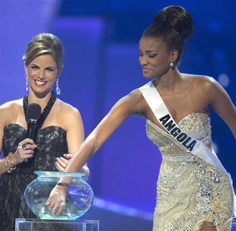 Naar fotoshow van angola vrouwen. Schönheitswettbewerb: Die Miss Universe 2011 stammt aus ...