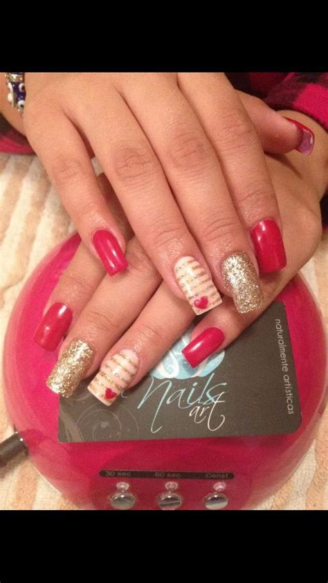 Decorar las uñas es una práctica que se ha vuelto muy popular desde hace un par de años pues lucen muy bonitas y en especial para las ocasiones especiales. Uñas Decoradas Rojo Y Plata : Uñas decoradas en plata ...