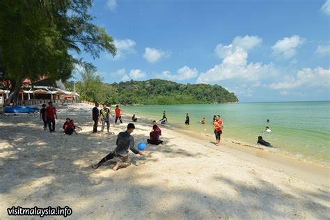 Setibanya di kompleks hotel di tanjung lesung ini, kamu akan disambut oleh pepohonan rindang. Blue Lagoon