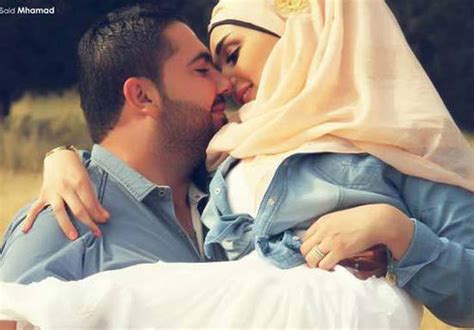 Here you may to know how to kiss husband in islam. 150 Romantic Muslim Couples Islamic Wedding Pictures