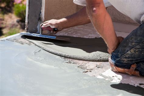 Unter anderem haben wir starke feuchtigkeit im erdgeschoss, die wohl vom beton unter den dielen kommt. Industriebodensanierung » Schadensbilder & Ursachen