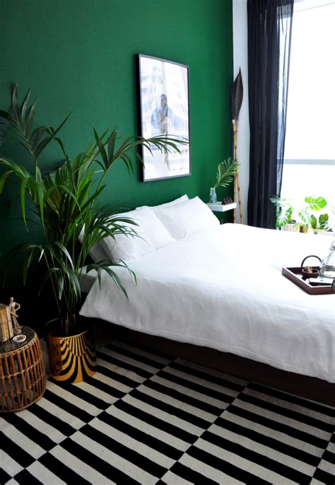Mint green is lively and fresh. 26 Awesome Green Bedroom Ideas - Decoholic