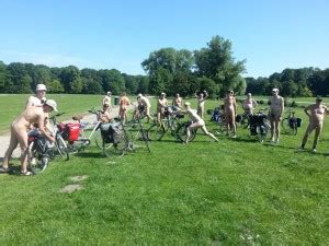 Der englische garten in münchen ist der größte stadtpark der welt noch vor dem central park in nackerte sieht man allerdings immer weniger. Englischer Garten | Isar-Nacktsport