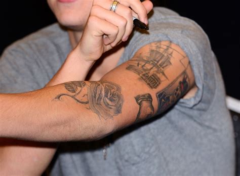 Harry styles has more than 50 tattoos, including tributes to one direction, his family and his love of travel. Cool Harry Styles Left Arm Tattoos | Best Tattoo Design