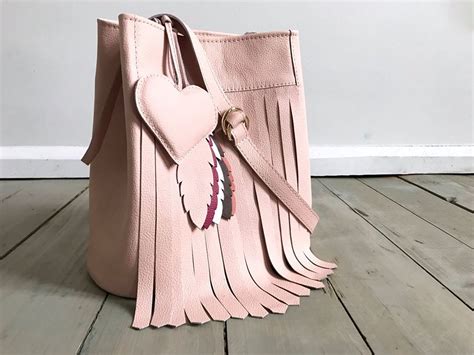 Zdjęcie użytkownika Pracownia Twórcza Zuzi Górskiej. | Fashion, Bags, Bucket bag