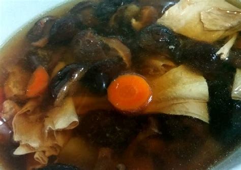 Setiap resep sudah diuji dua kali di dapur kami sehingga semua resep akurat dan dijamin anda bisa membuatnya dengan hasil yang sama lezatnya. Sop Ayam Jamur kembang tahu Slow Cooker - bundapintar.net