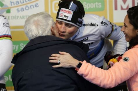 Adrie van der poel, aniek van alphen, bart wellens. Trouwe fan: opa Poulidor ziet hoe kleinzoon Mathieu wint ...