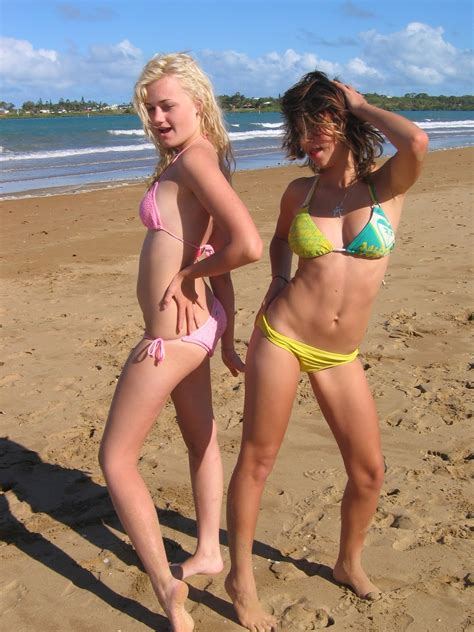 Girls flashing around party cove. Bikini Cunts - Sex Nude Celeb