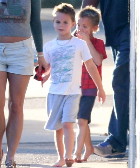 Самые новые твиты от britney spears (@britneyspears): Britney Spears is the picture of a happy mother... while in court her father reveals he was ...