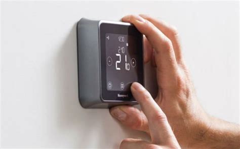 Use A Smart Thermostat To Save Money On Energy Bills