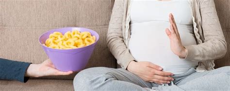 Dari sekian banyak sayuran, sayuran hijau adalah. 12 Makanan yang Dilarang untuk Ibu Hamil, dan Bahayanya