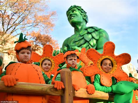 The 2019 macy's thanksgiving day parade kicked off at 9 a.m. Thanksgiving Parade 2019 gets underway in New York | Daily ...