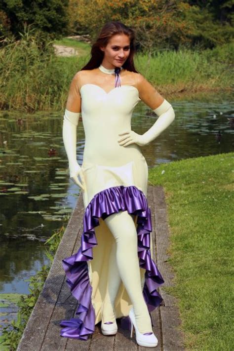 Einige technologien, die wir einsetzen, sind notwendig, um wichtige funktionalität bereitzustellen, z. Latex dress made for the selfconfident bride made to measure