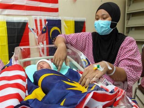 Jun 15, 2021 · terdapat sembilan kes maut sebelum tiba di hospital hari ini. Hanya dapat 'video call' dengan suami tunjuk anak