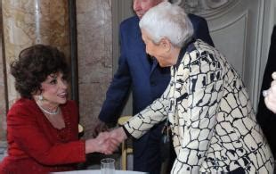 Other facilities like laundry facilities are offered. la secolare gina lollobrigida benedice la sua collezione ...