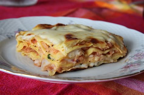 This classic lasagne recipe is hearty, comforting easy to make and takes less than 40 minutes. Lasagnetta di mare