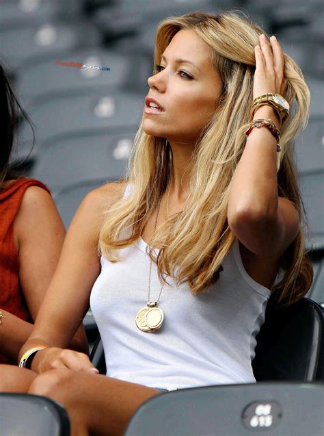 Rafael van der vaart wil naar valencia. Sports Stars: Sylvie Van Der Vaart