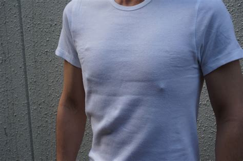 冬でも気になる男の「透け乳首」――乳首が透けない白Tを開発 ...