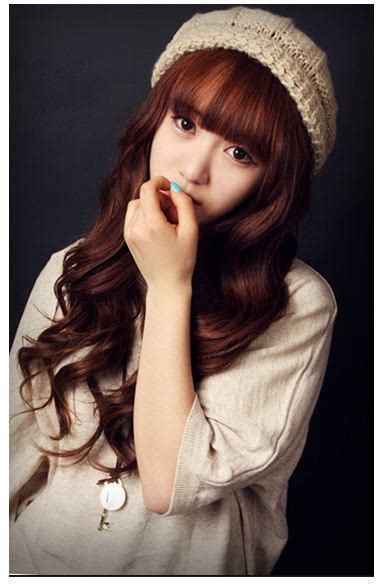 She debuted as a member of aoa on august 9, 2012 with the group's first single angels' story. 헤럴드경제