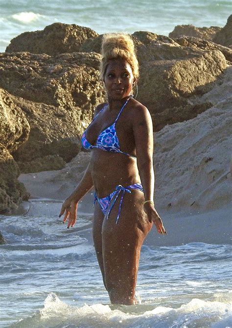 Watch online free mary j. MARY J. BLIGE in Bikini at a Beach in Miami 01/03/2020 ...