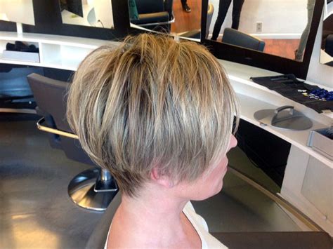 Coiffure femme 50 ans et plus. +20 top images de coupe courte femme 50 ans visage ovale ...