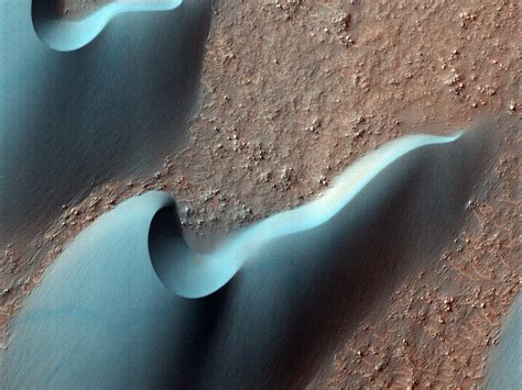 Nasa's mars reconnaissance orbiter (mro) snaps daily mars probe 'confirmed suspicions over distant past' says experts. NASA Has Just Released 2,540 Gorgeous New Photos of Mars